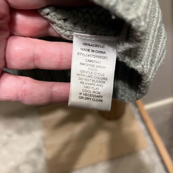 Moon & Madison Light Olive Long Sleeve Sweater - Picture 3 of 4